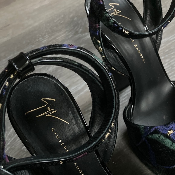 GORGEOUS Giuseppe zanotti heels - Picture 3 of 8
